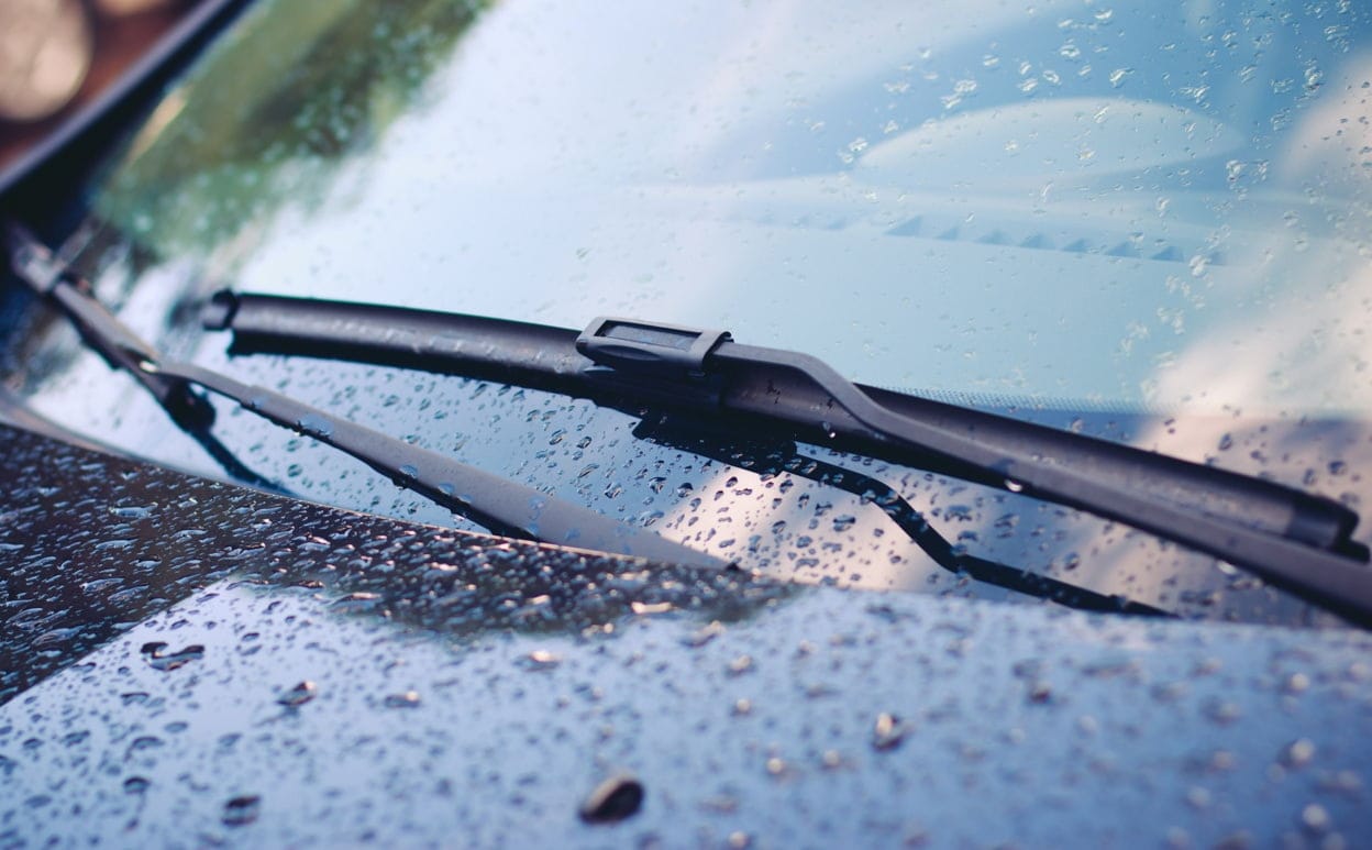 Kaca Mobil Kamu Lecet Karena Wiper? Ini 10 Cara Merawat Wiper, Agar Kaca Mobilmu Tetap Kinclong