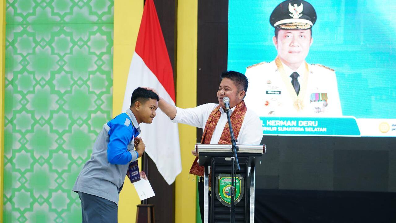 Cerdas Cermat Empat Pilar Tingkat SMA/SMK Se-Sumsel, Herman Deru Tekankan Pentingnya Bakat dan Percaya Diri