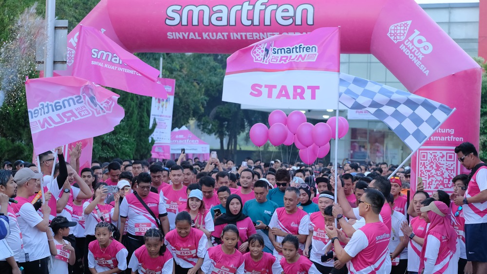 Ratusan Warga Palembang Ramaikan Lari Santai Road to Smartfren Run 2024