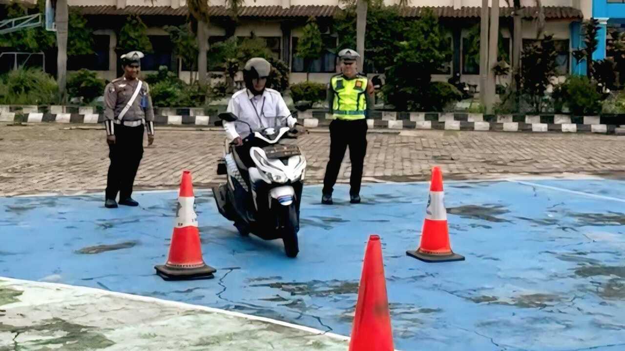 Polres OKU Edukasi Pelajar Tertib Berlalulintas