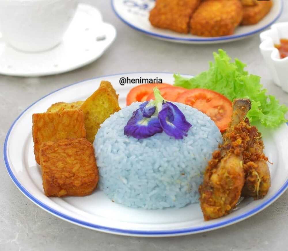 Inovasi Baru di Dunia Kuliner, Nasi Berwarna dari Bunga Telang Sajian Unik dengan Manfaat Kesehatan