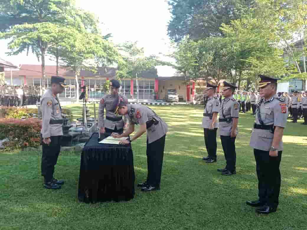 Sertijab Dua Pamen Polres Muara Enim, Ini Pesan Kapolres...