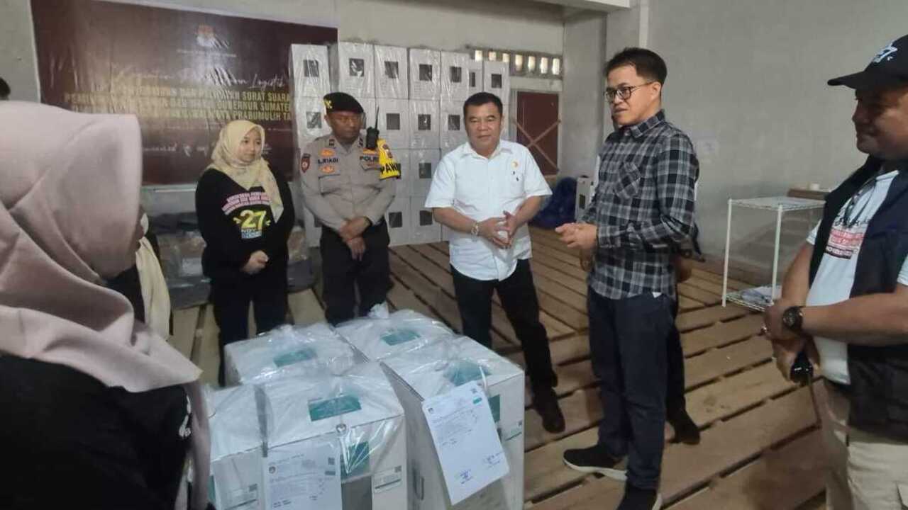 Monitoring Gudang Logistik KPU Prabumulih, Wakil Ketua III DPRD Sumsel Ini Patut Dicontoh