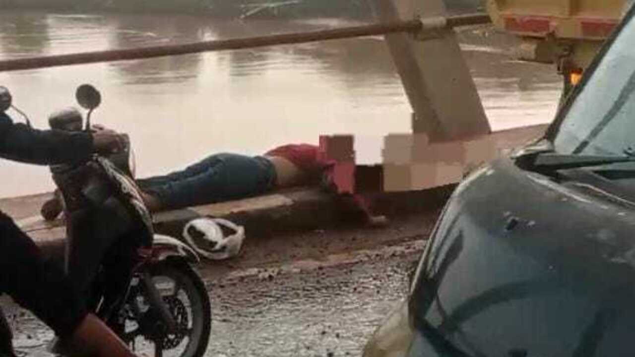 Diduga Tabrak Lari, Seorang Wanita Meregang Nyawa, Helm Sampai Hancur