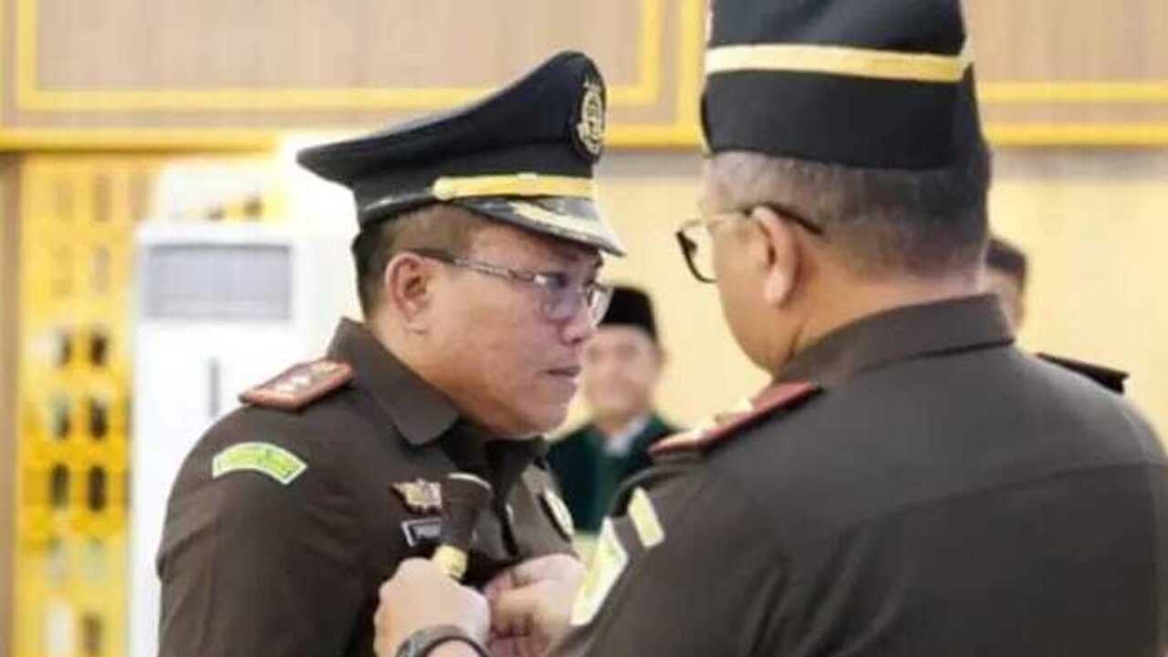 I Gede Widhartama Gantikan H Sumantri, Resmi Jabat Kajari OKI!