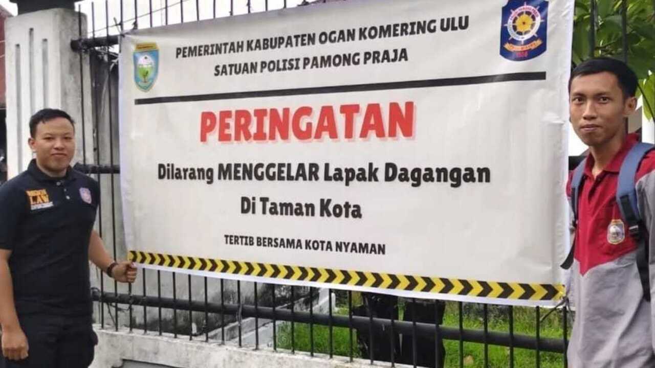 Satpol PP OKU Tertibkan Pedagang di Taman Kota Saat Car Free Day