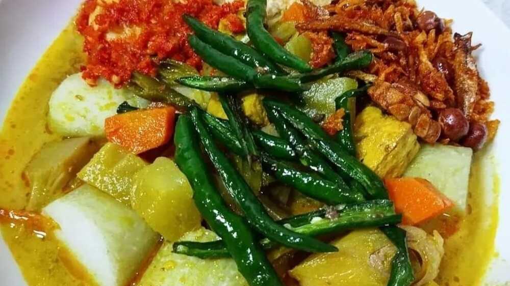 Lontong Sayur Khas Palembang: Kuliner Tradisional yang Menggugah Selera