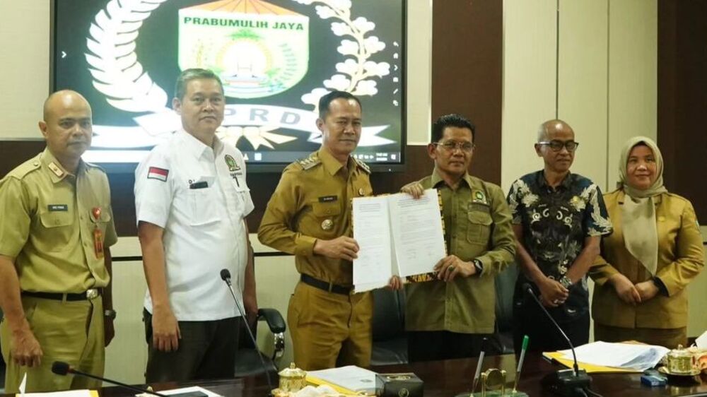 Penjabat Walikota Prabumulih Serahkan Rancangan Perubahan KUA PPAS Perubahan 2024 ke Ketua DPRD 