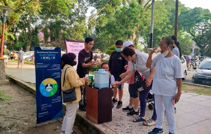 Teh Gunung Dempo Hadir di Taman Kambang Iwak