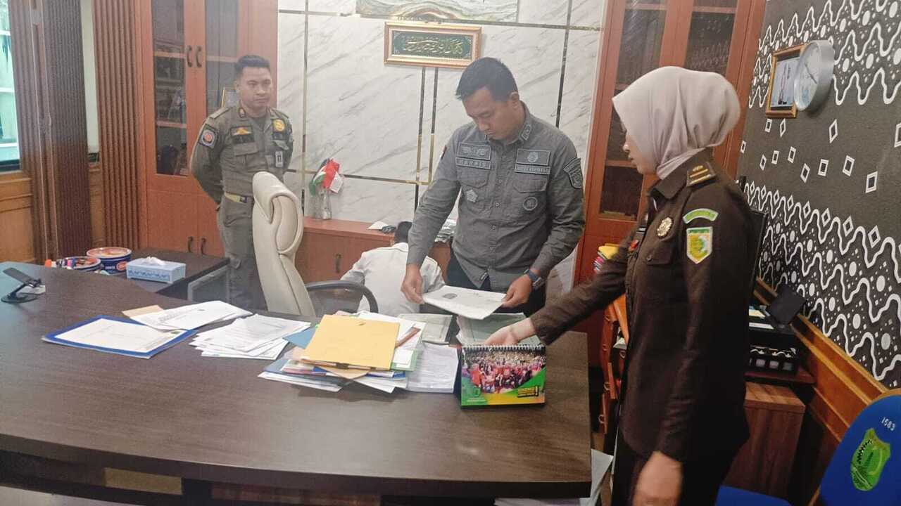 Tim Penyidik Kejari Muba Geledah 3 Ruangan di Pemkab Muba, dan Rumah Pribadi Yudi Herzandi