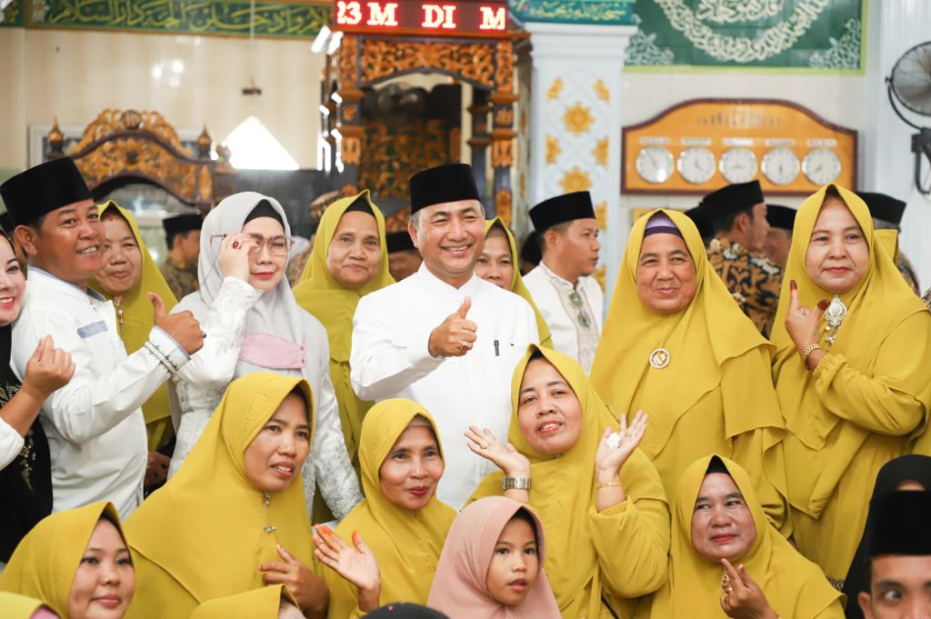 Ramadhan Ala PJ Bupati Musi Banyuasin H Apriyadi MSi, Saat Berbuka Puasa Tak Lupa Jus Kurma