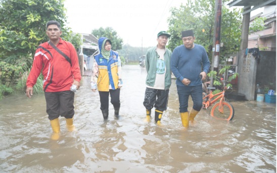 Ratu Dewa Turun ke Lokasi Banjir Usai Subuh, Pejabat Dinas Diminta Jangan Tidur