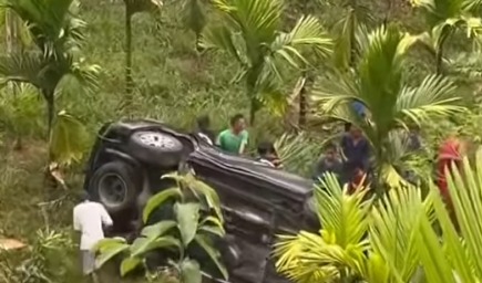 Laka Tunggal, Fortuner Terperosok di Perkebunan Sawit di OKU