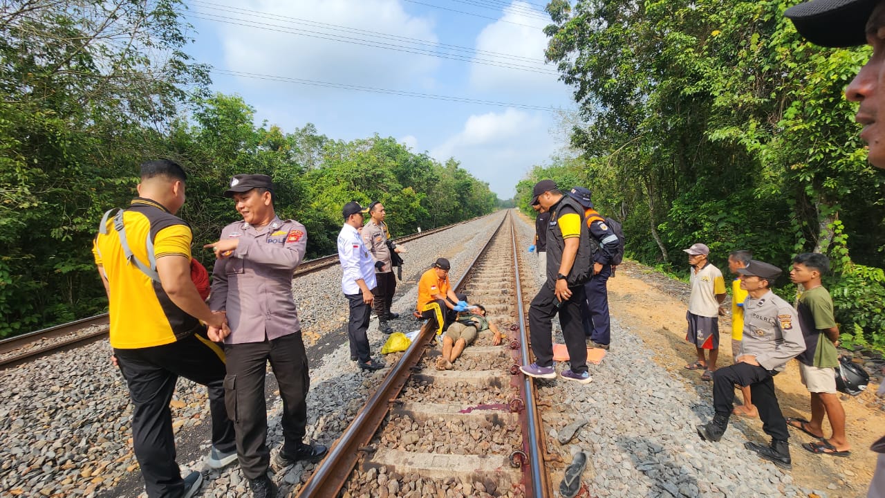 Seorang Pria Ditemukan Tewas Mengenaskan di Perlintasan Rel Kereta Api, Begini Kondisinya...