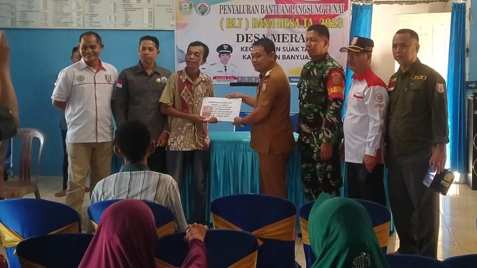 Salurkan BLT DD Tahap Pertama, Ini Pesan Kades Paidun Kepada KPM 