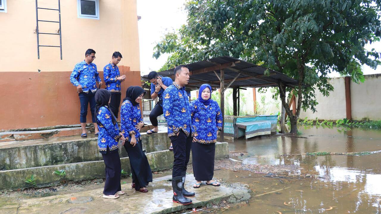 Darurat Banjir, Kadisdik Amri : Siswa Boleh Belajar Daring          