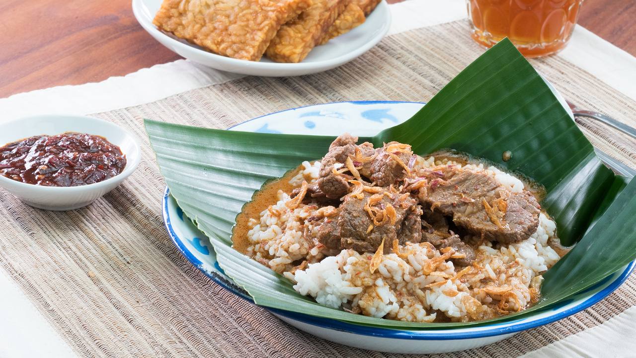 Nasi Gandul : Kuliner Khas Pati yang Menggugah Selera dan Menjaga Tradisi