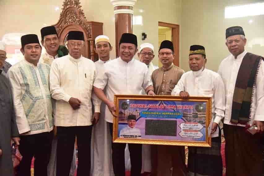 Safari Jumat di Masjid Istiqlal Sematang Borang, Herman Deru Pantau Infrastruktur Pemukiman Warga