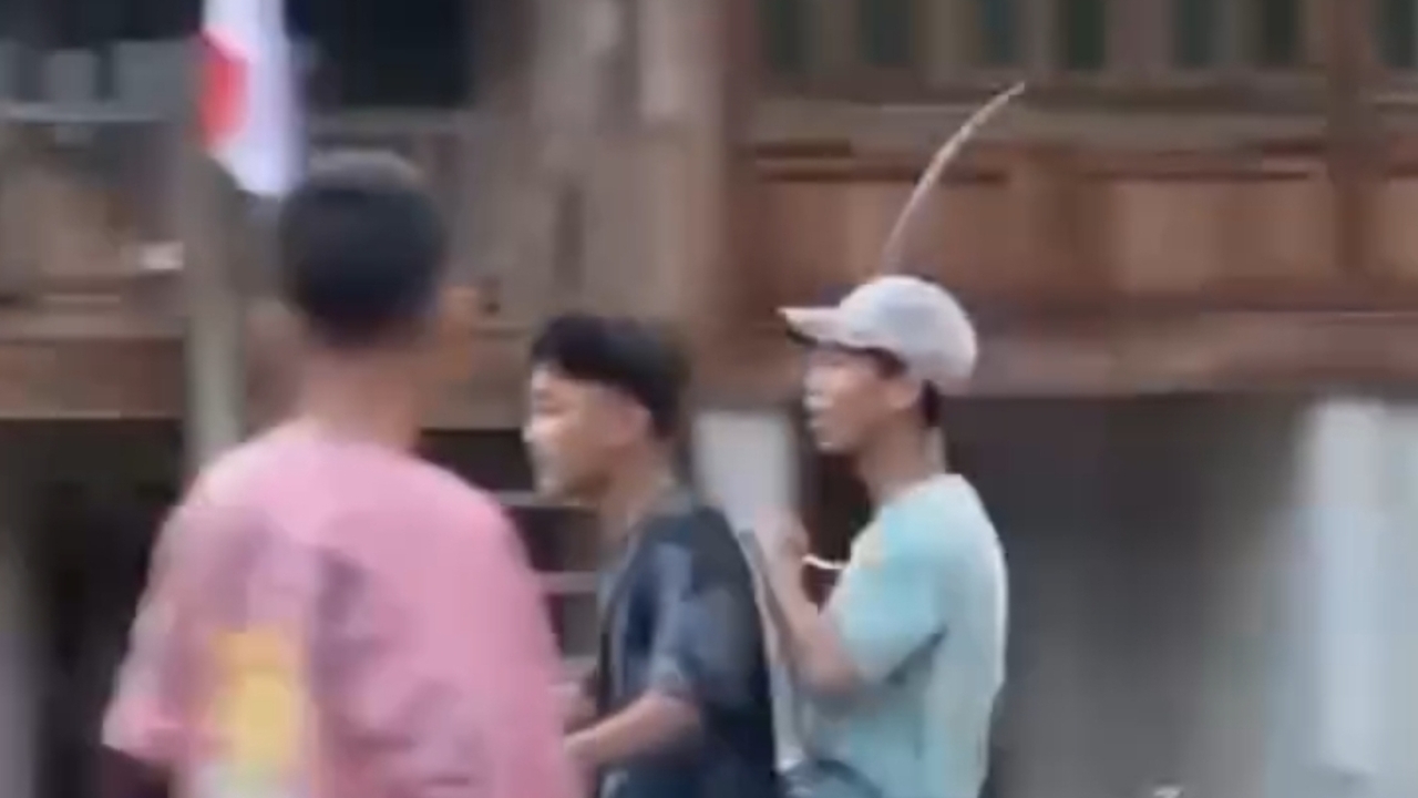Viral! Remaja di OKI Berboncengan Bawa Celurit Diduga Hendak Tawuran, Polisi Lakukan Lidik