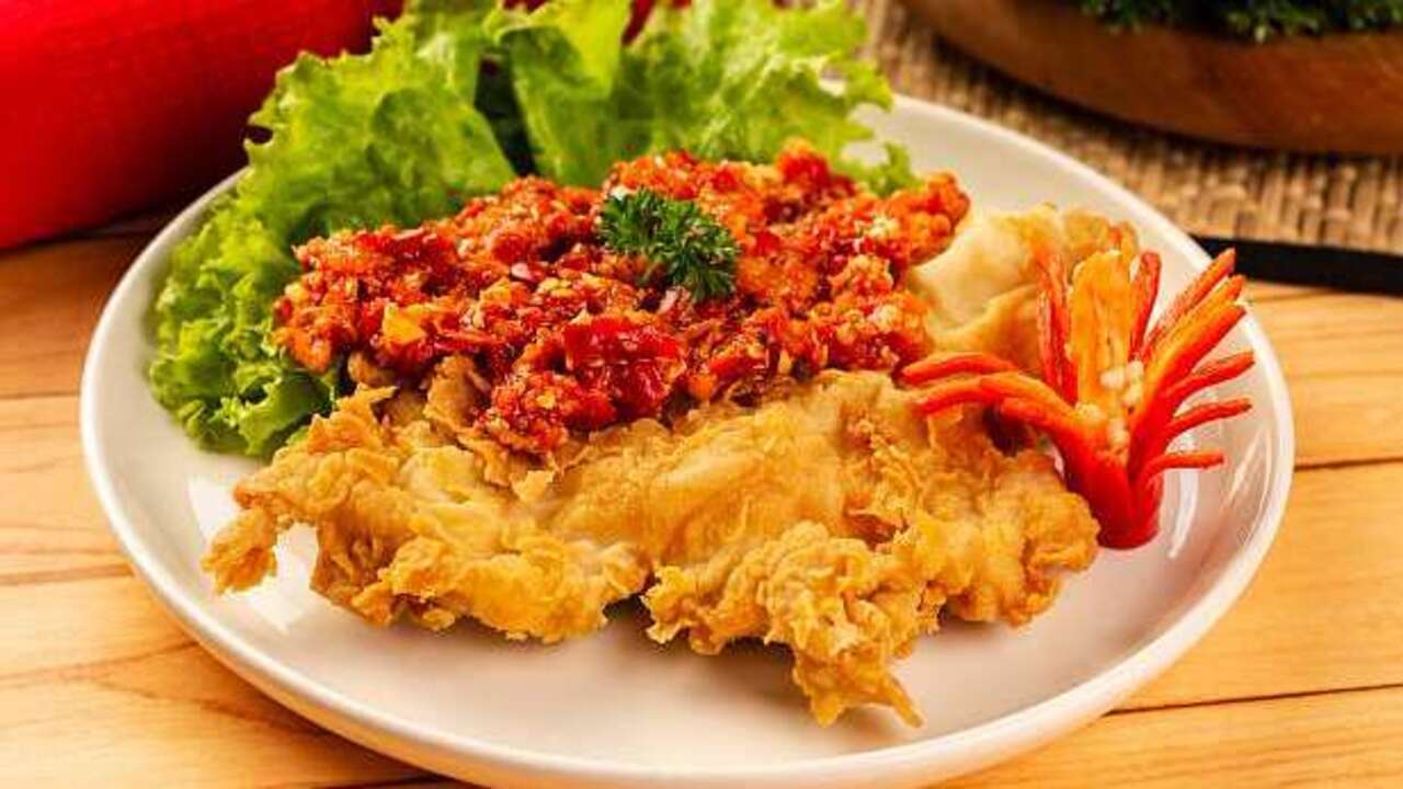 Ayam Geprek : Kuliner Pedas yang Menggugah Selera dan Mendunia