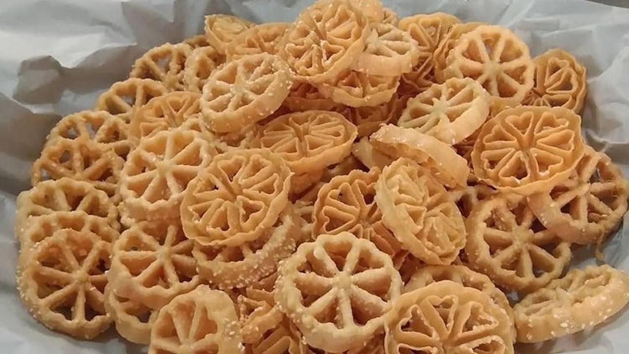 Kembang Goyang : Cita Rasa Tradisional yang Terus Mekar di Tengah Modernisasi