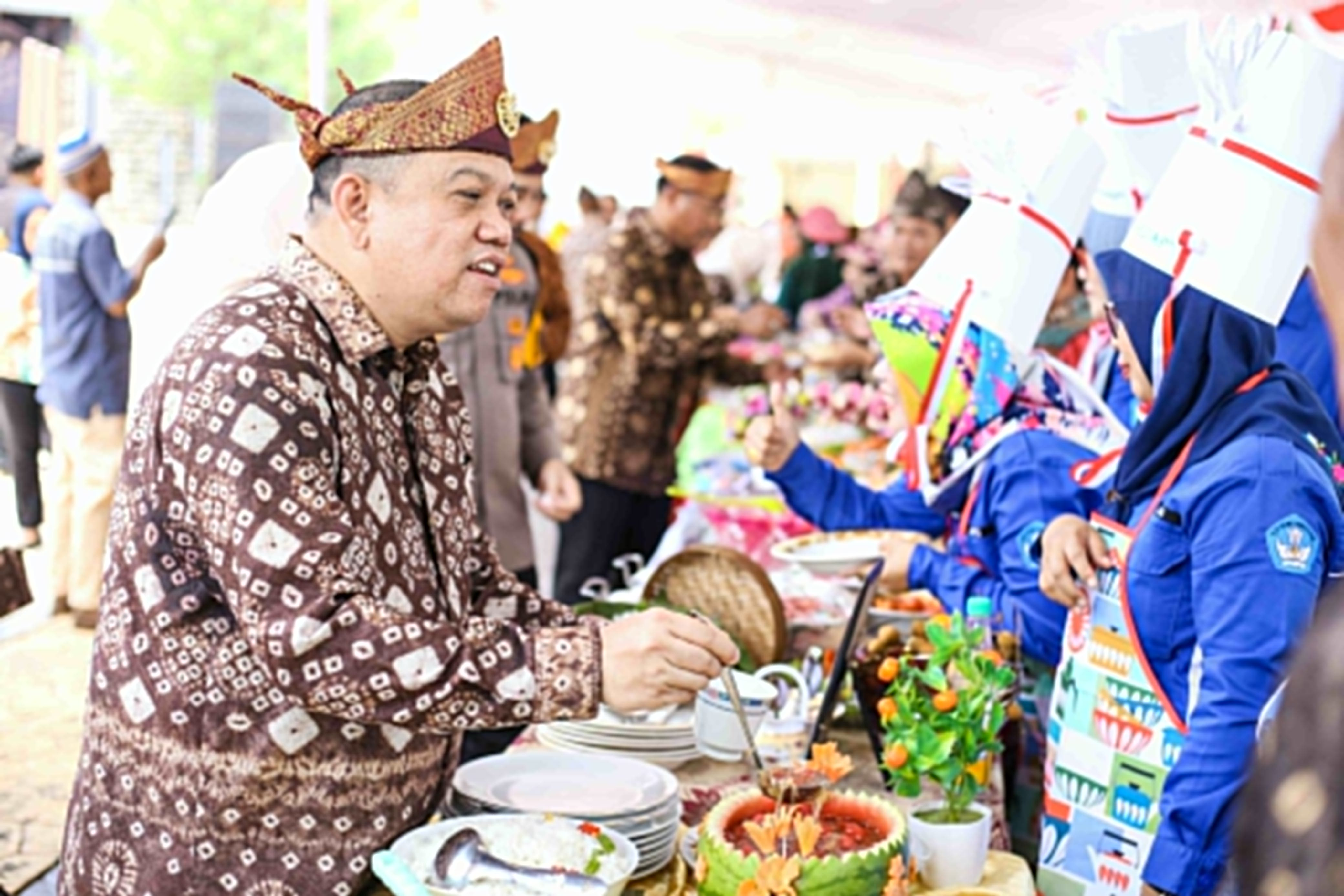 Antusias Ibu-Ibu Sajikan Cita Rasa Pindang Salai di Festival Randik 2024