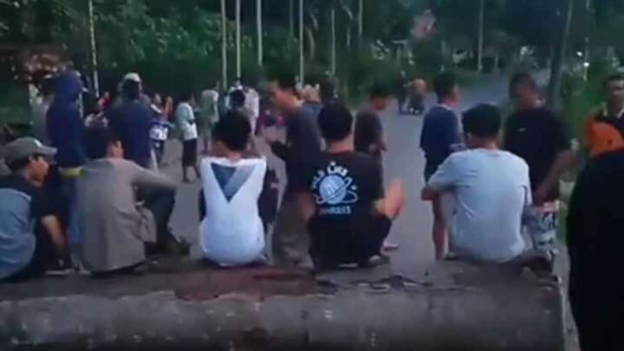 Muratara Kembali Memanas, Massa Blokir Jalan Tolak Operasional Tambang Emas Ilegal