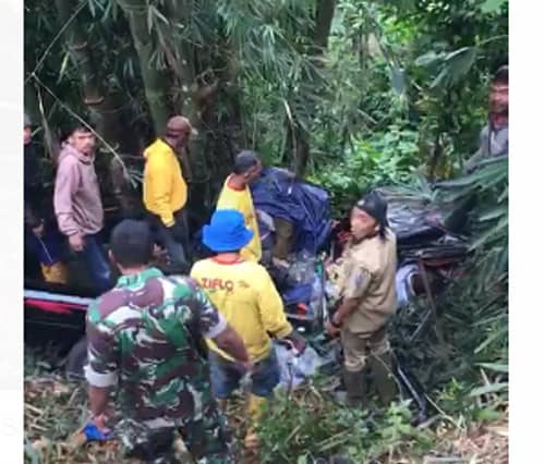 Mobil Pikap Rombongan Hajatan Nyungsep di Kebon Bambu, 8 Orang Tewas