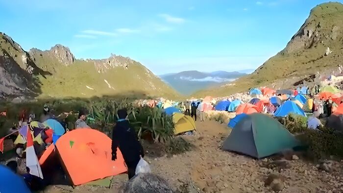 Membebaskan Diri di Camping Ground Gunung Sibanyak, Menikmati Alam Dekat Danau Toba