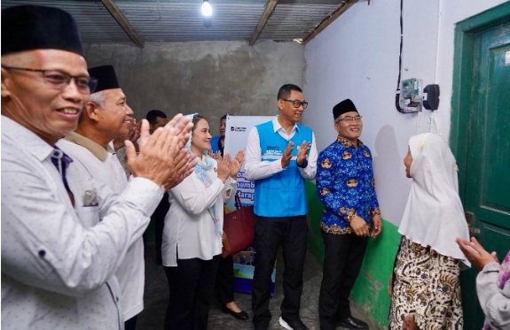 Sambut HLN Ke-80, PLN Berbagi Terang Untuk Masyarakat di Berbagai Daerah