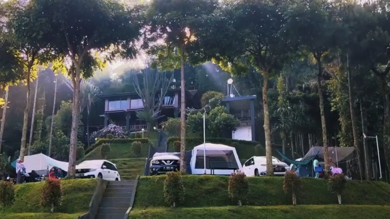 Cocok untuk Camping Keluarga : Kampung Awan Camp Tawarkan View Pegunungan dan Udaranya yang Sejuk