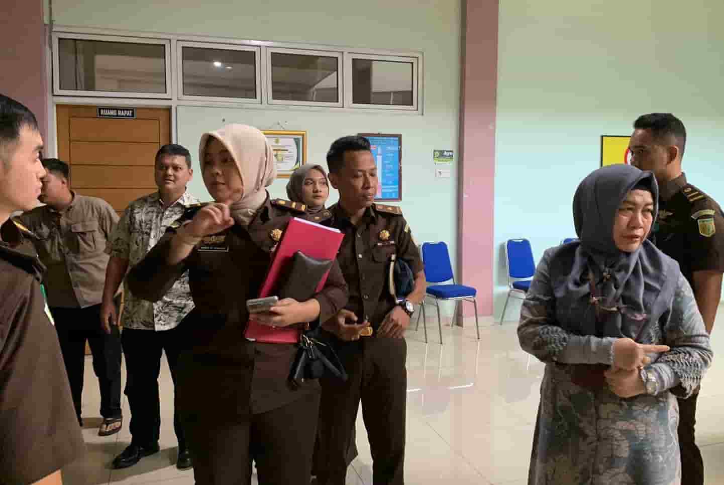 Kejari Muba Geledah Dinas Perkim Kabupaten Musi Banyuasin Terkait Dugaan Korupsi Ini...