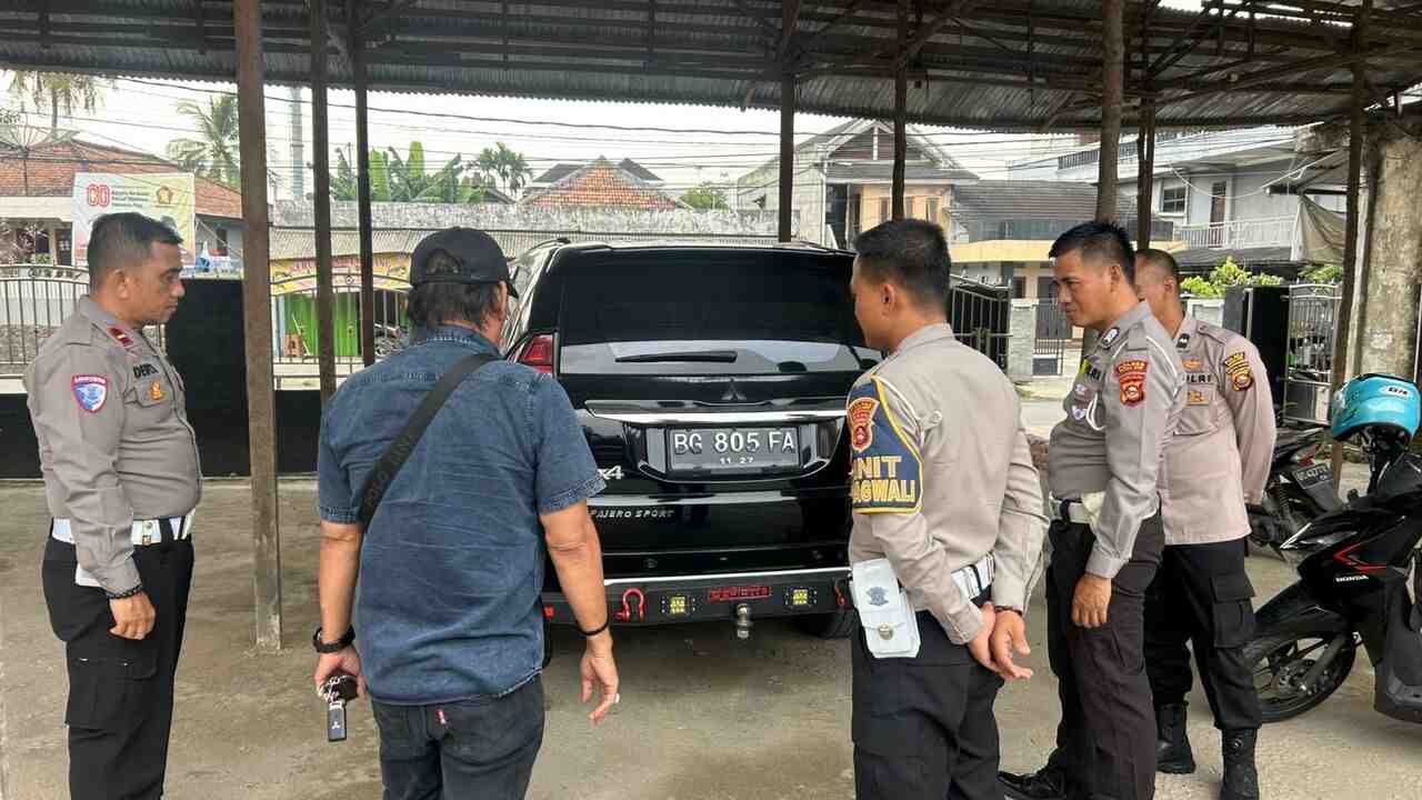 Polisi Minta Pemilik Pajero Lepas Tanduk Lampu Blitz