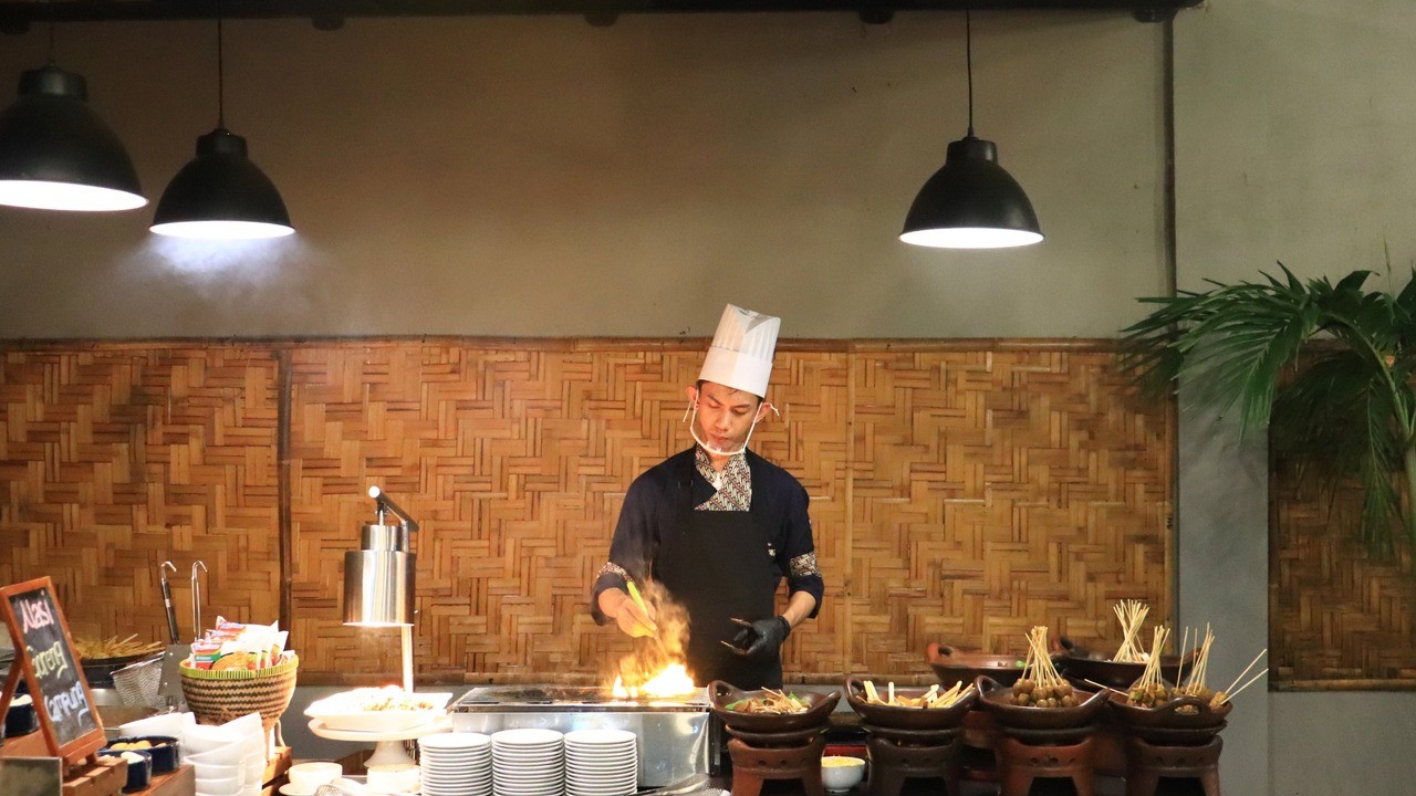 Jelajahi Aneka Menu Nusantara Hanya Rp 60 Ribuan, Makan Sepuasnya di BATIQA Hotel Palembang!