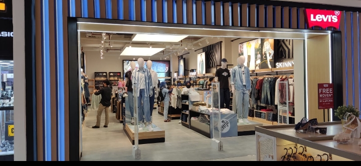 LEVI’S® Store di Palembang Icon Hadir Dengan Konsep Baru