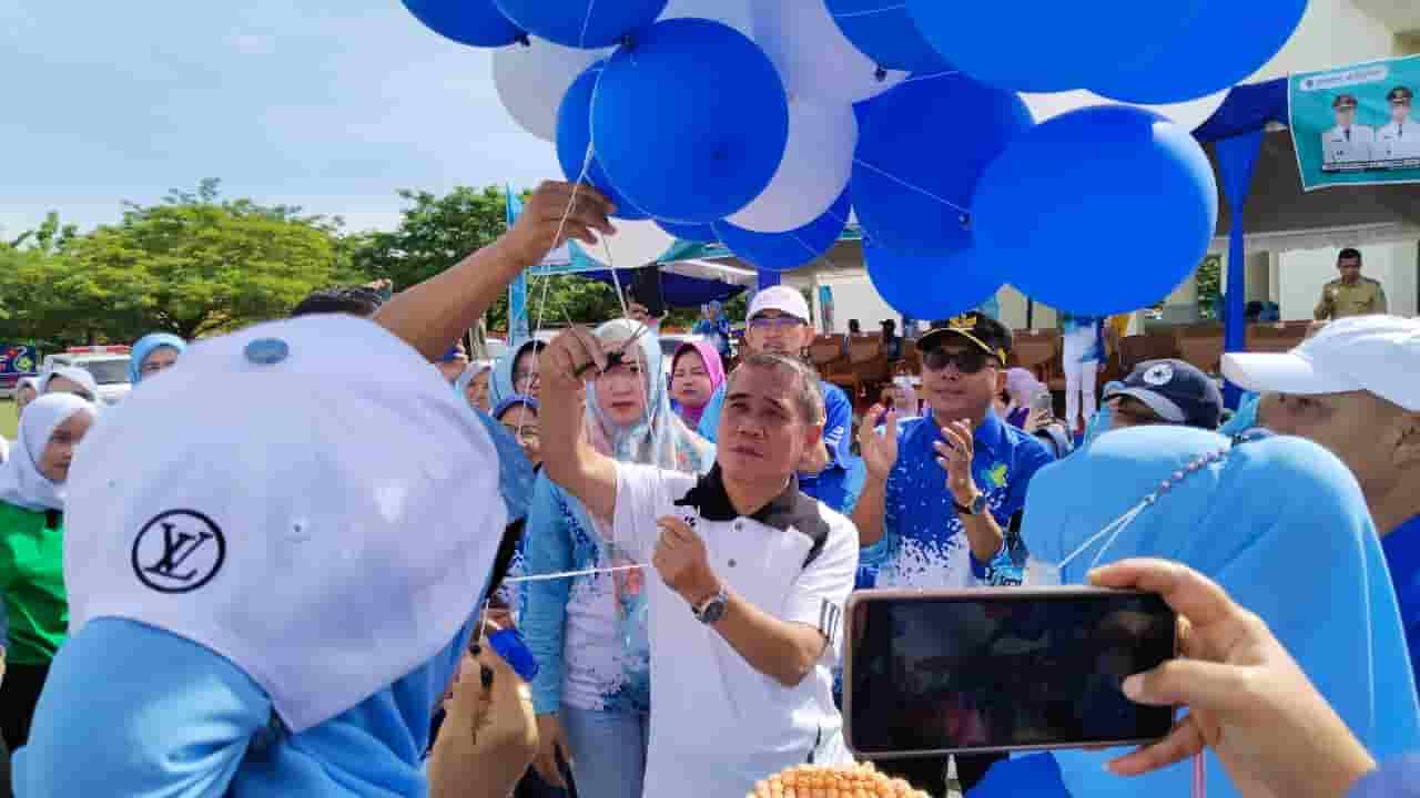 Peringati HKN, Pemkab OI Berikan Bantuan 2 Mobil Ambulance dan 4 Motor