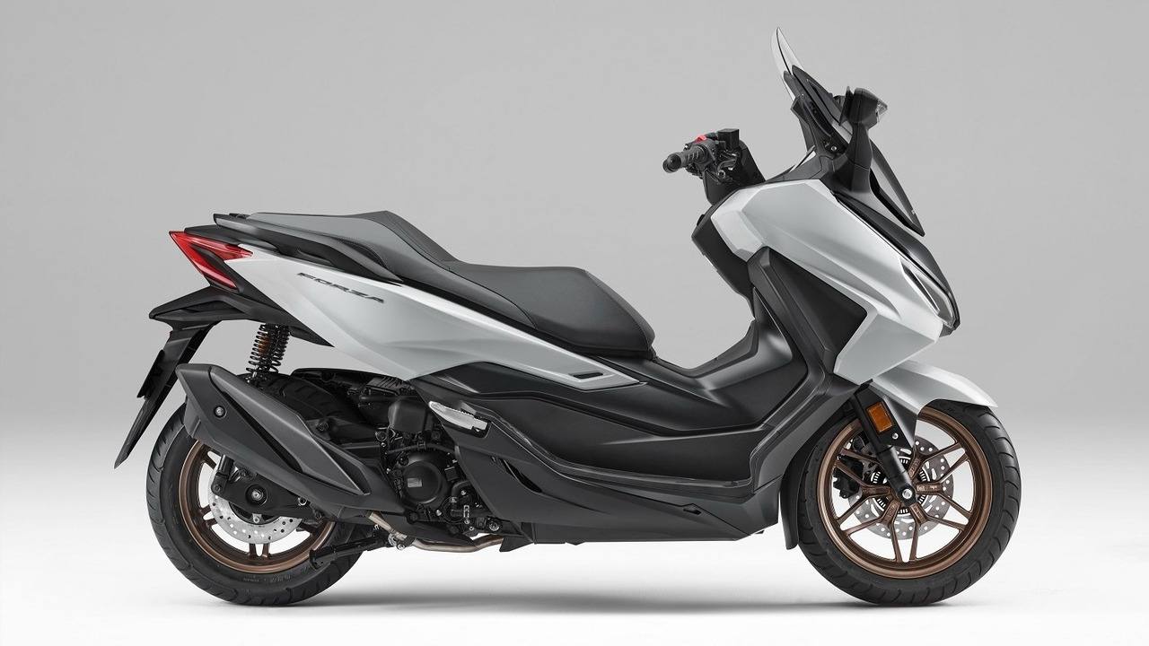 Honda Forza Tampil Semakin Berkelas dengan Panel Meter TFT Baru dan Warna Eksklusif