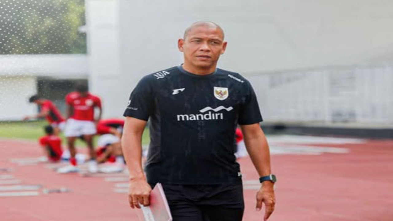 Hadapi Piala Dunia U-17 2025, Nova Arianto Fokus Mental dan Formasi Tiga Bek