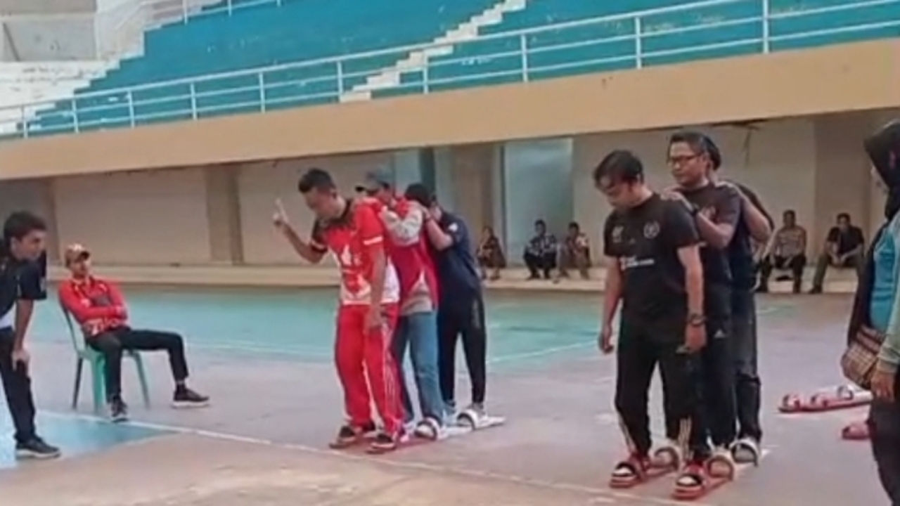 Lomba Bakiak saat HUT RI : Susah-Susah Gampang!