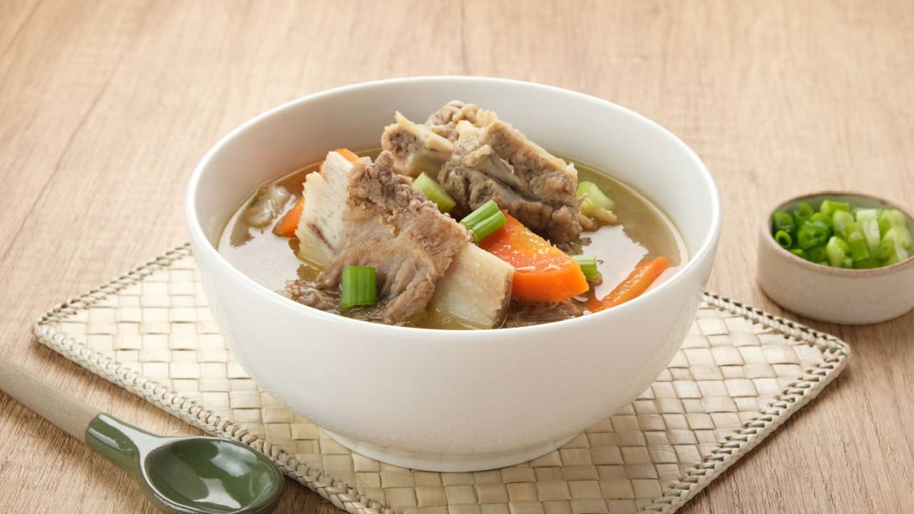Sop Iga Sapi, Sajian Hangat yang Menyatukan Rasa dan Tradisi