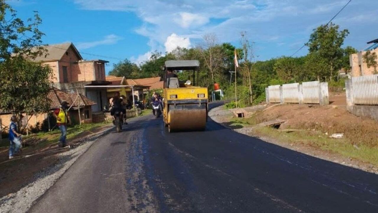 Pembangunan Jalan Poros di OKI Percepat Mobilitas dan Dorong Ekonomi Warga
