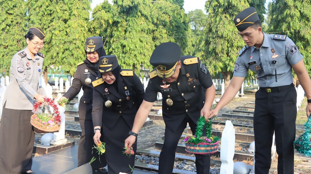  Rayakan Hari Pengayoman Tahun 2024, Kemenkumham Sumsel Gelar Ziarah dan Tabur Bunga di Makam Pahlawan