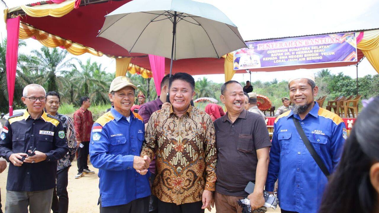 Gubernur Herman Deru Pastikan Gedung SMA Bingin Teluk Dibangun Tahun Depan