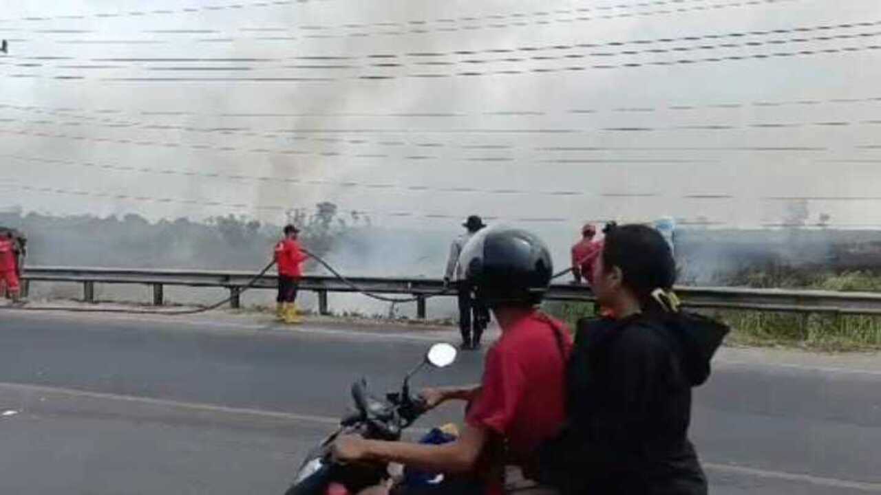 Asap Tebal Selimuti Jalintim Palembang–Indralaya, 10 Hektare Lahan di Ogan Ilir Terbakar