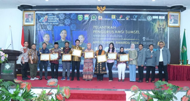 Konsisten Laksanakan Program PLN Peduli secara Optimal, AMSI Sumsel Beri Anugerah Penghargaan CSR Terbaik kepa