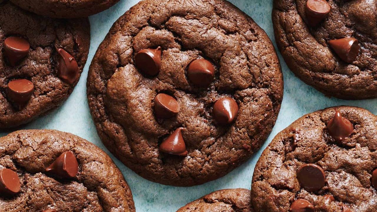 Double Choc Cookies : Sensasi Manis yang Menggoda, Camilan Kekinian yang Jadi Favorit Semua Usia