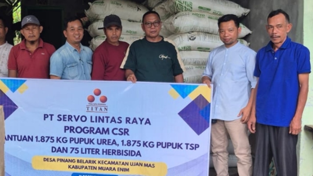 PT SLR Salurkan 7,1 Ton Pupuk Untuk Kelompok Tani