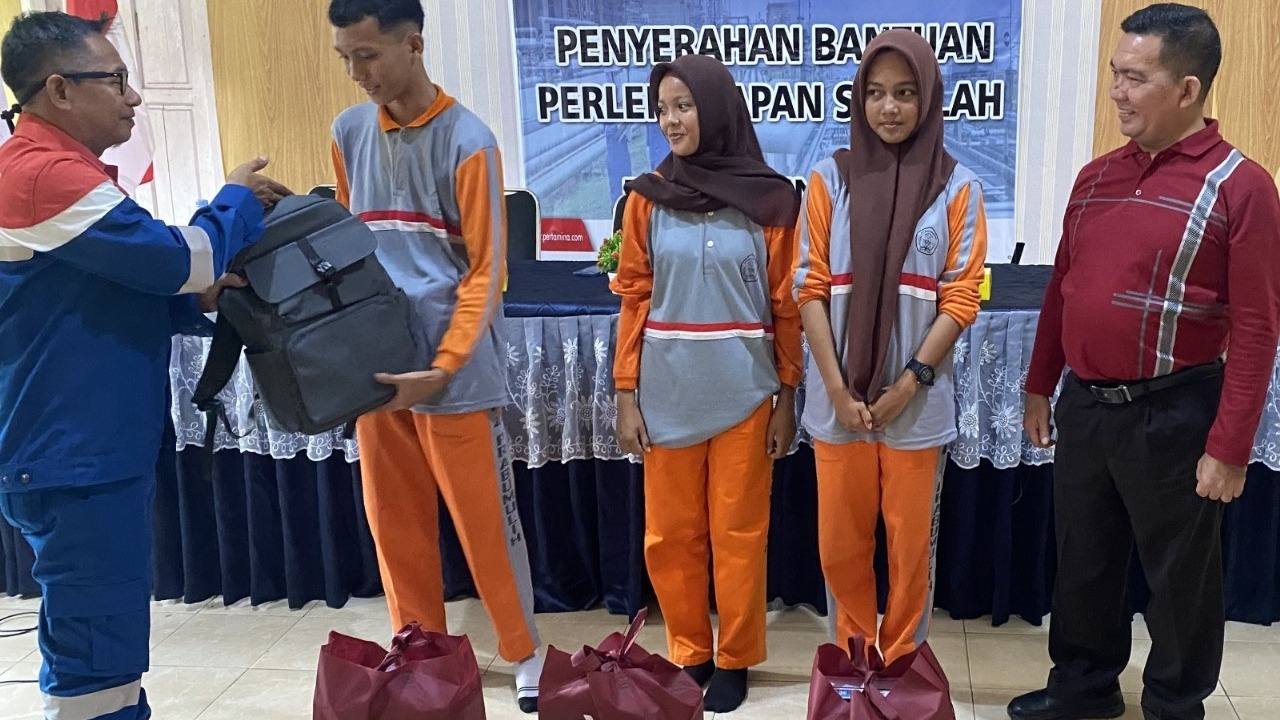 Komit Dukung Pendidikan di Wilayah Operasi, PEP Limau Field Salurkan Bantuan Perlengkapan Sekolah