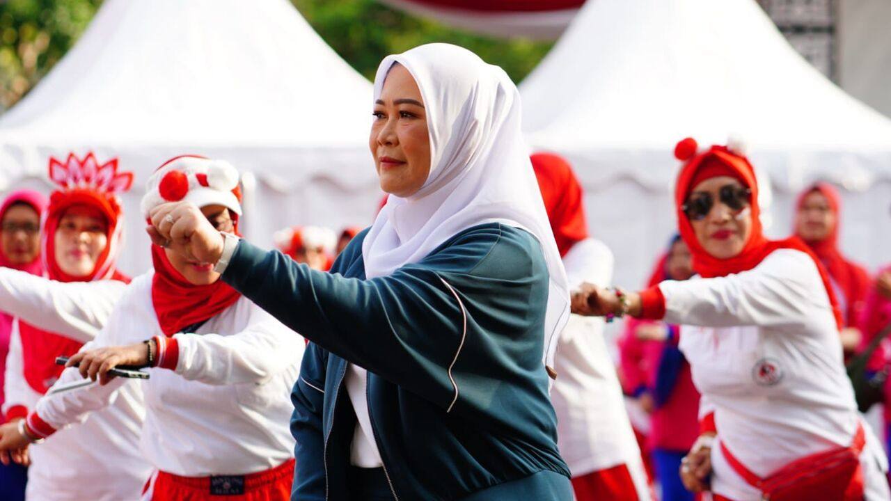 Feby Deru Ajak Warga Sumsel Jaga Kesehatan Jantung Lewat Senam Sehat di Kambang Iwak