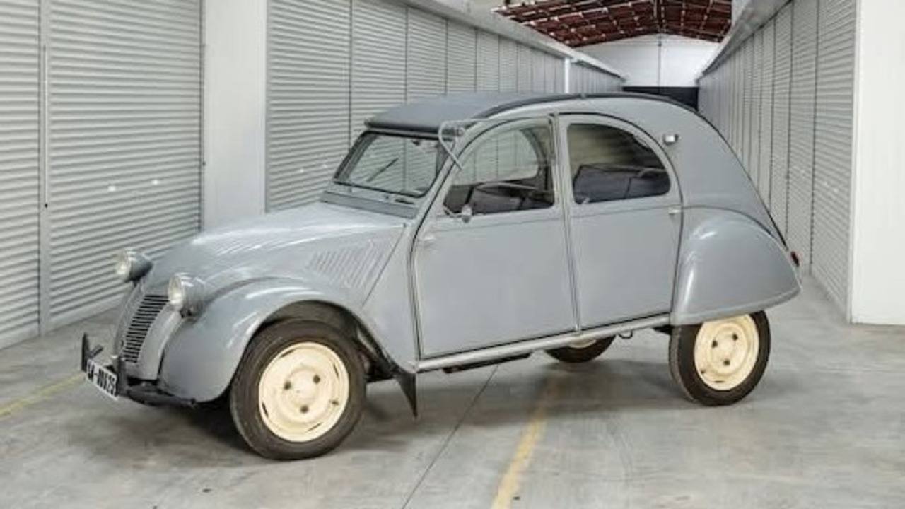 Keajaiban Citroën 2CV 1956: Dari Mobil Petani hingga Ikon Klasik. 